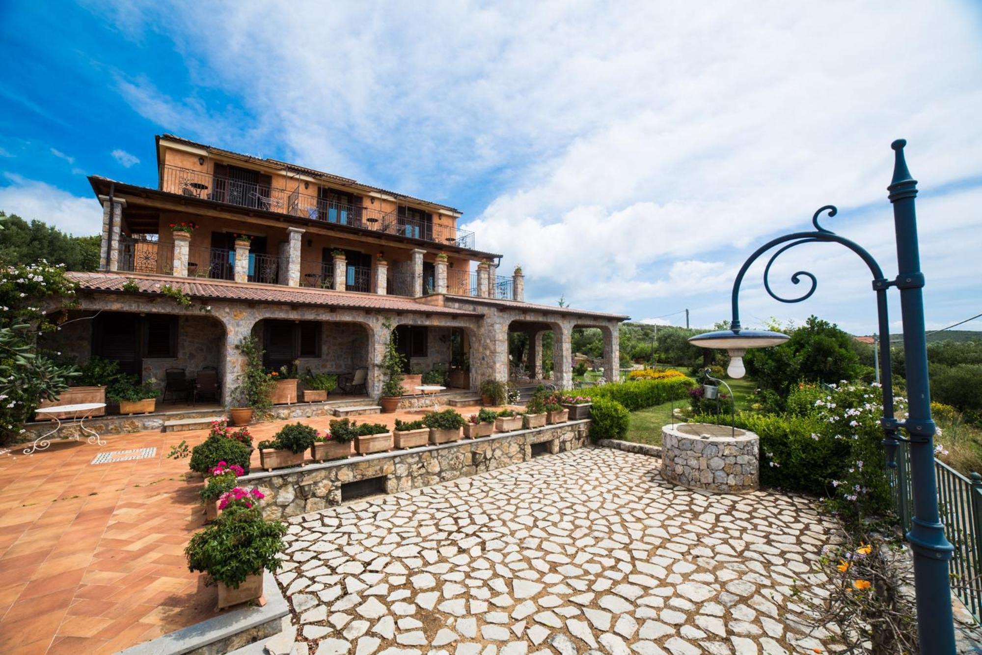 Hotel Relais Pian Delle Starze 卡梅罗塔的码头 外观 照片