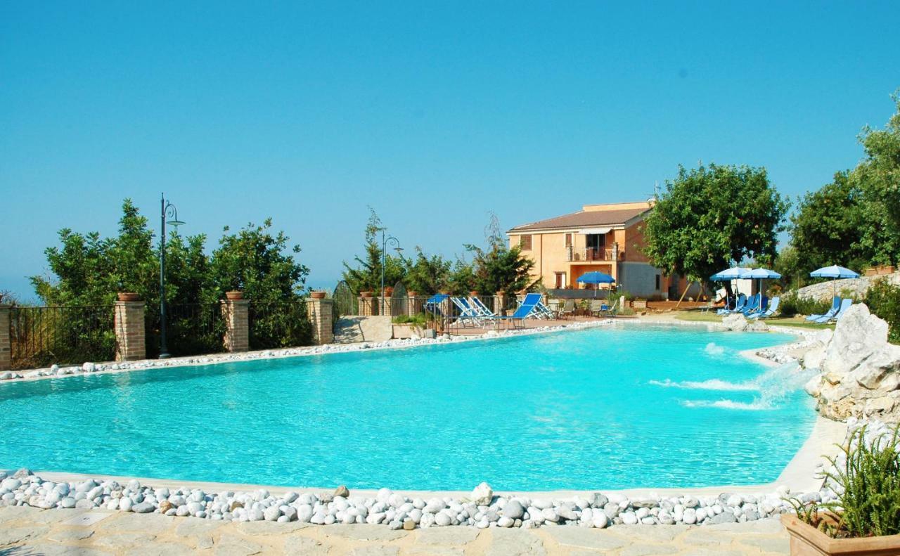 Hotel Relais Pian Delle Starze 卡梅罗塔的码头 外观 照片